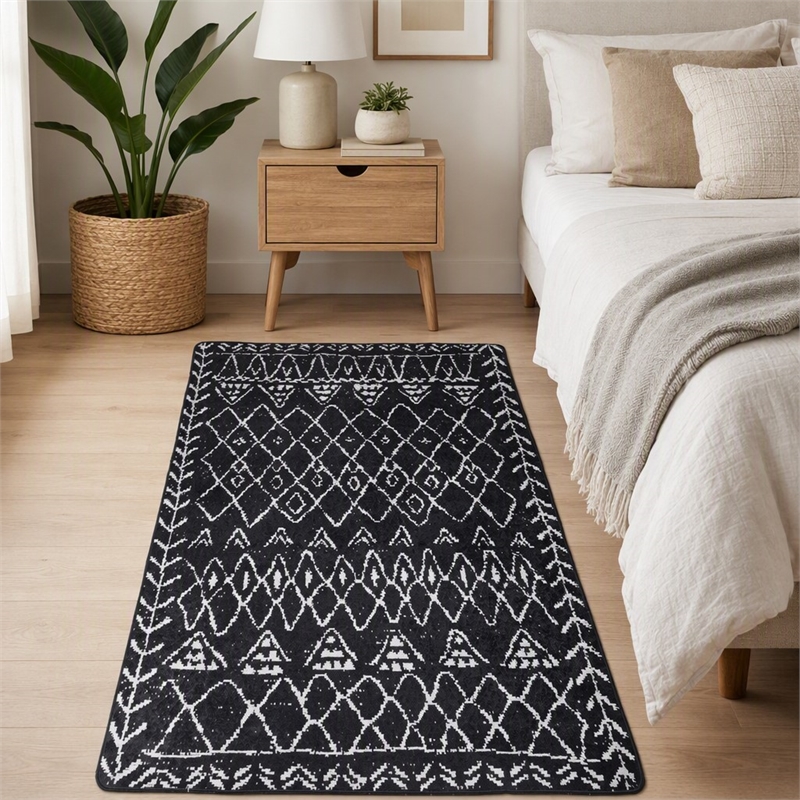 Pemberly Row Polyester Hypnose Soho Carpet in Black 140 x 190 cm