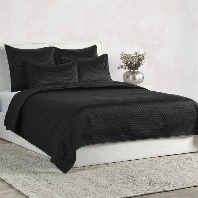 Pemberly Row Queen Size Matte Poly Sateen Quilt in Black