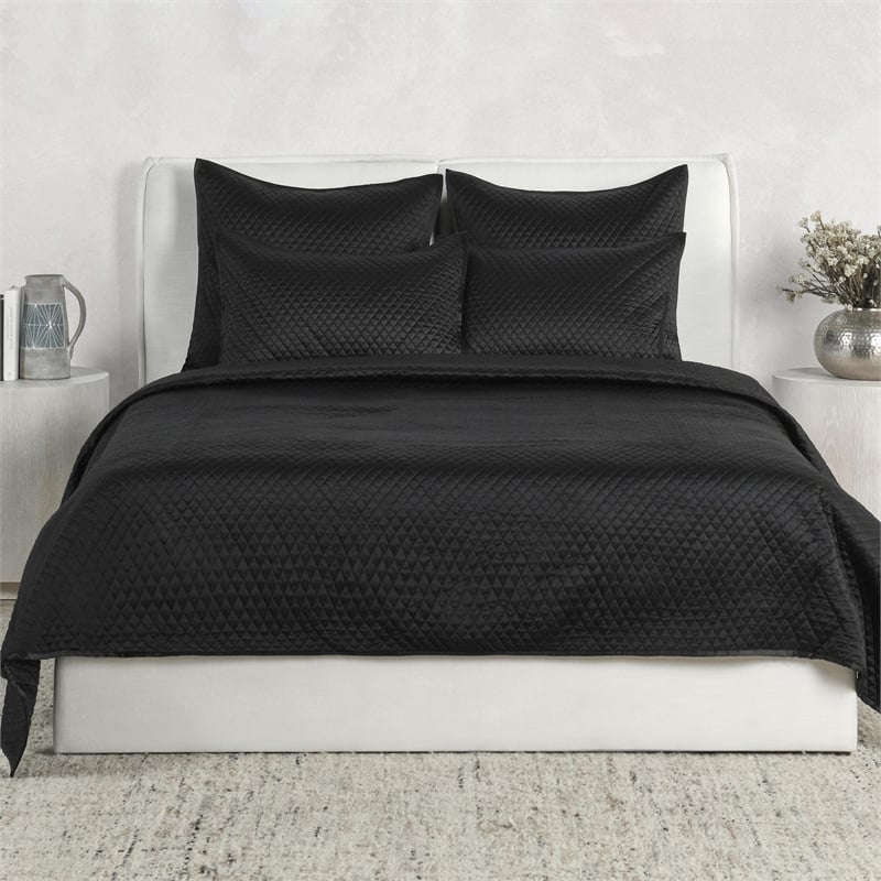 Pemberly Row Queen Size Matte Poly Sateen Quilt in Black