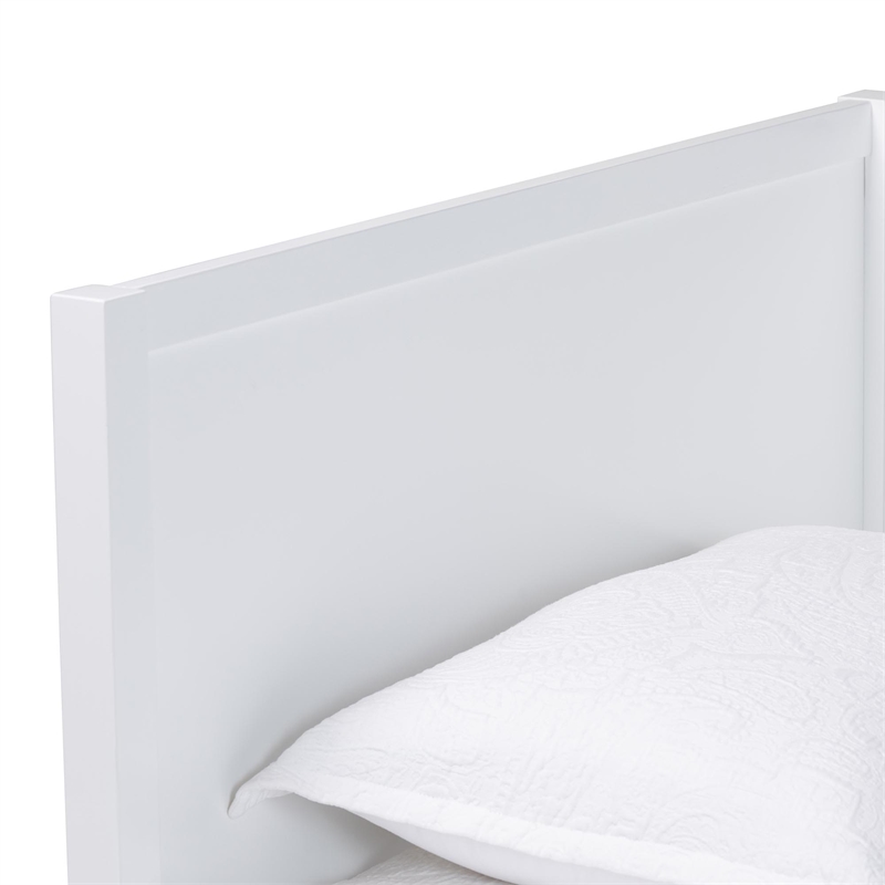 Pemberly Row Modern Twin White Wood Daybed with Scalloped Trim