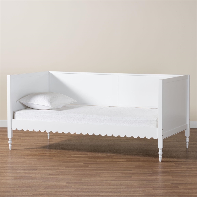 Pemberly Row Modern Twin White Wood Daybed with Scalloped Trim