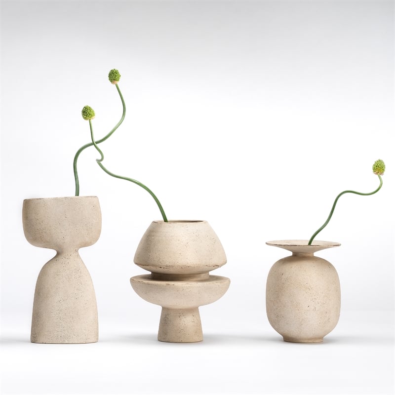 Pemberly Row Highland Decorative Ceramic Vase in Cream