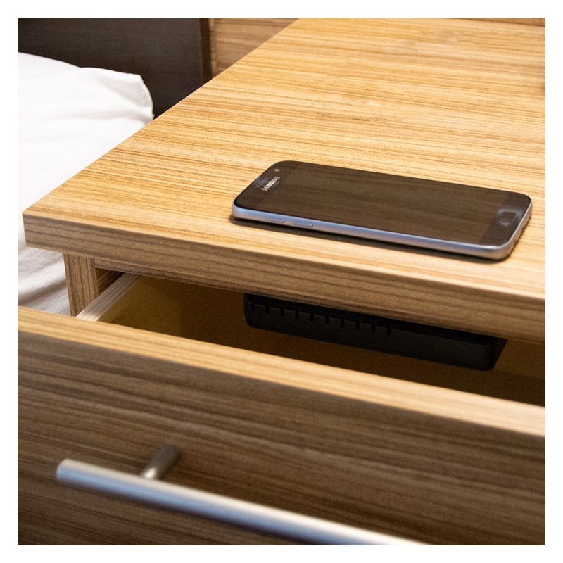 Scranton & Co Wireless Distance Charger with 10W Power in Black
