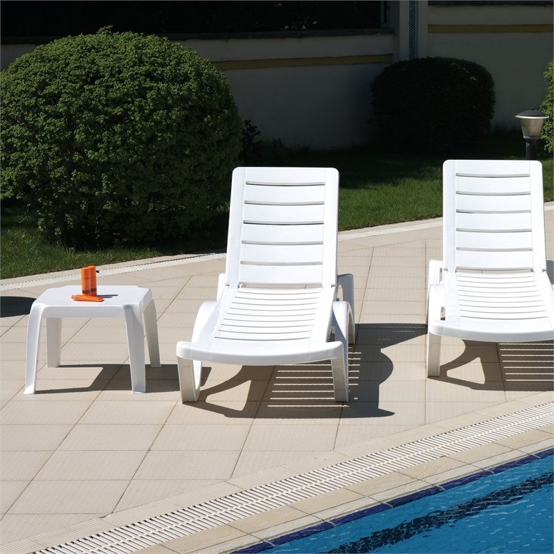 Hawthorne Collections Square Resin Patio Side Table in White - Set of 2