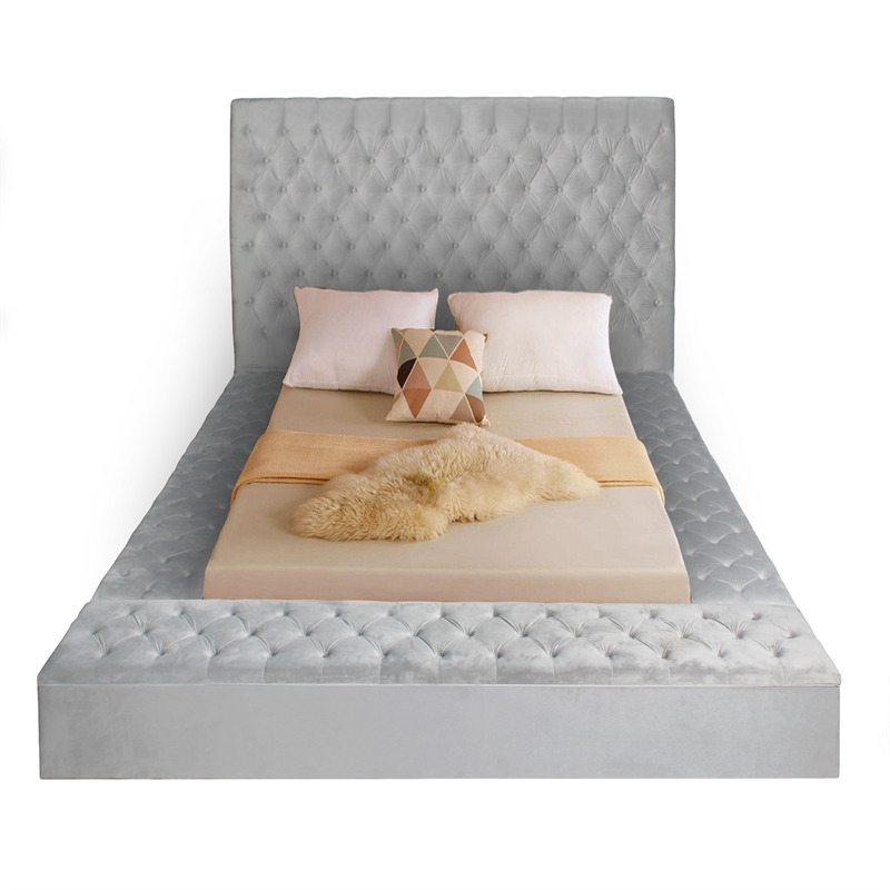 Home Square 2-Piece Set with Platform Queen Bed & 4-Doors 2-Drawers Armoire