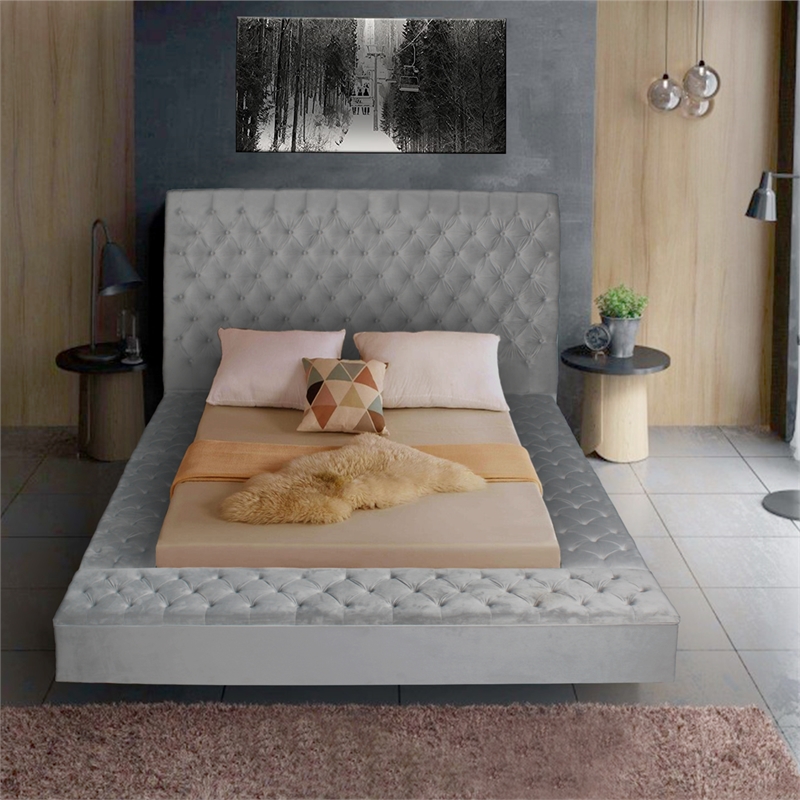 Home Square 2-Piece Set with Platform Queen Bed & 4-Doors 2-Drawers Armoire