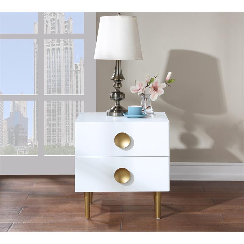 Home Square 3-Piece Set with Metal Nightstands and Chest in Rich White