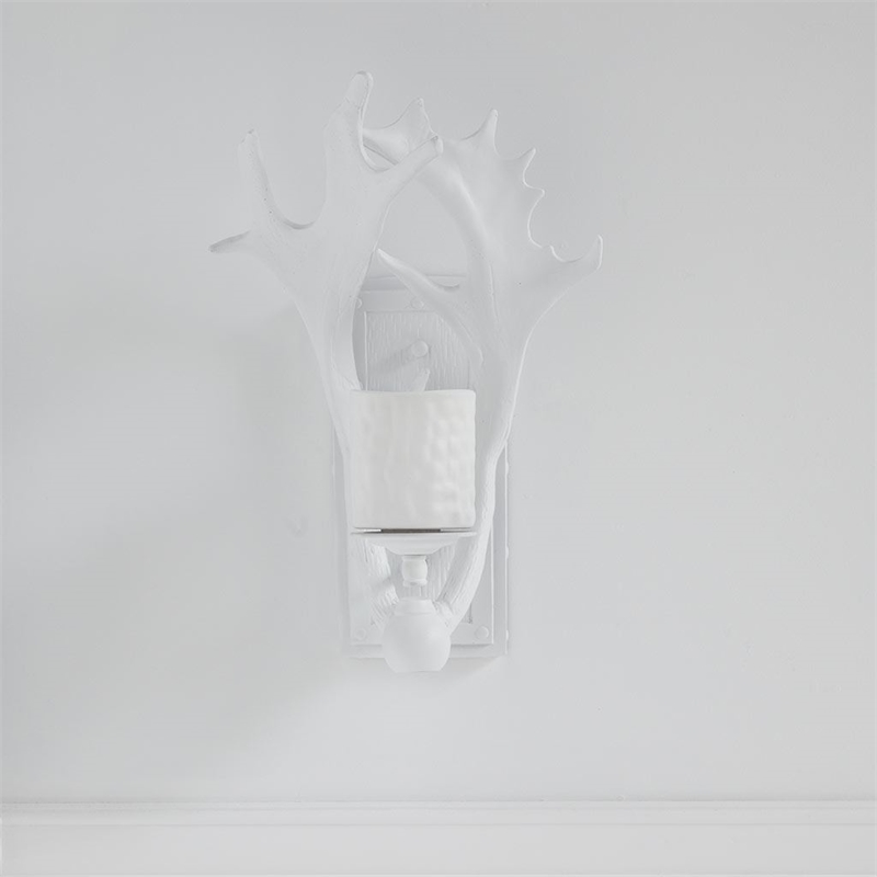 Maklaine Modern Farmhouse 8x19.5 White Resin Antlers Wall Sconce