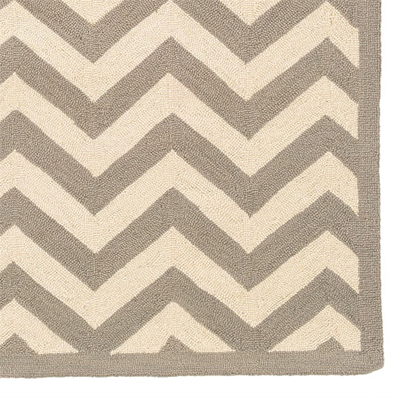 Riverbay Furniture 5' x 7' Hand Hooked Chevron Wool Rug in Gray