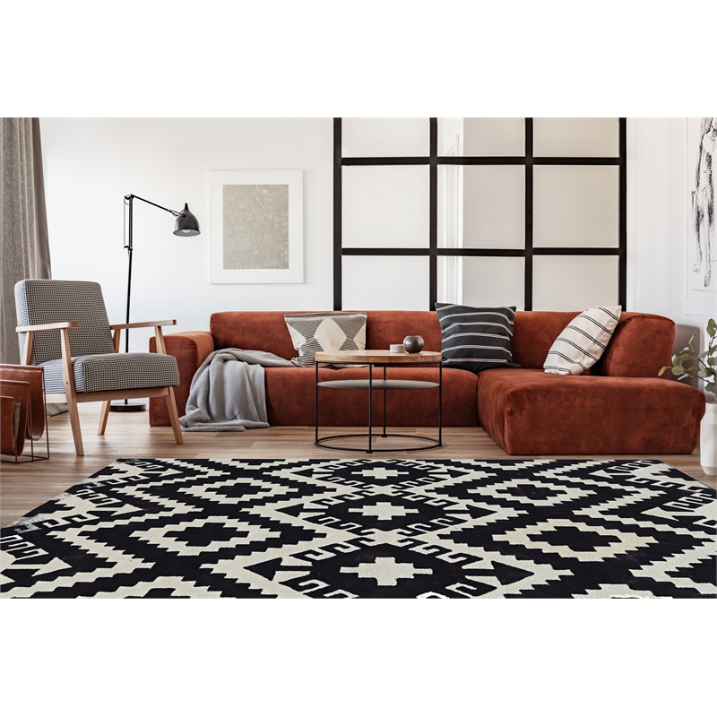 Riverbay Furniture Transitional Polyester 8'x10' Rug in Ivory and Black