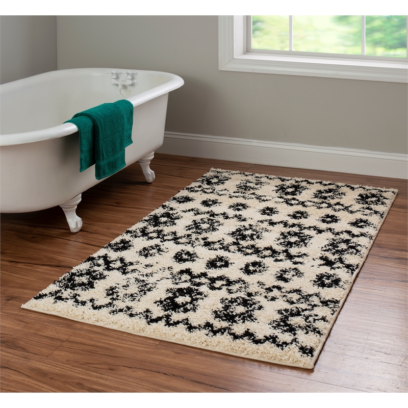 Riverbay Furniture Transitional Polypropylene 3'x5' Rug in Ivory and Black
