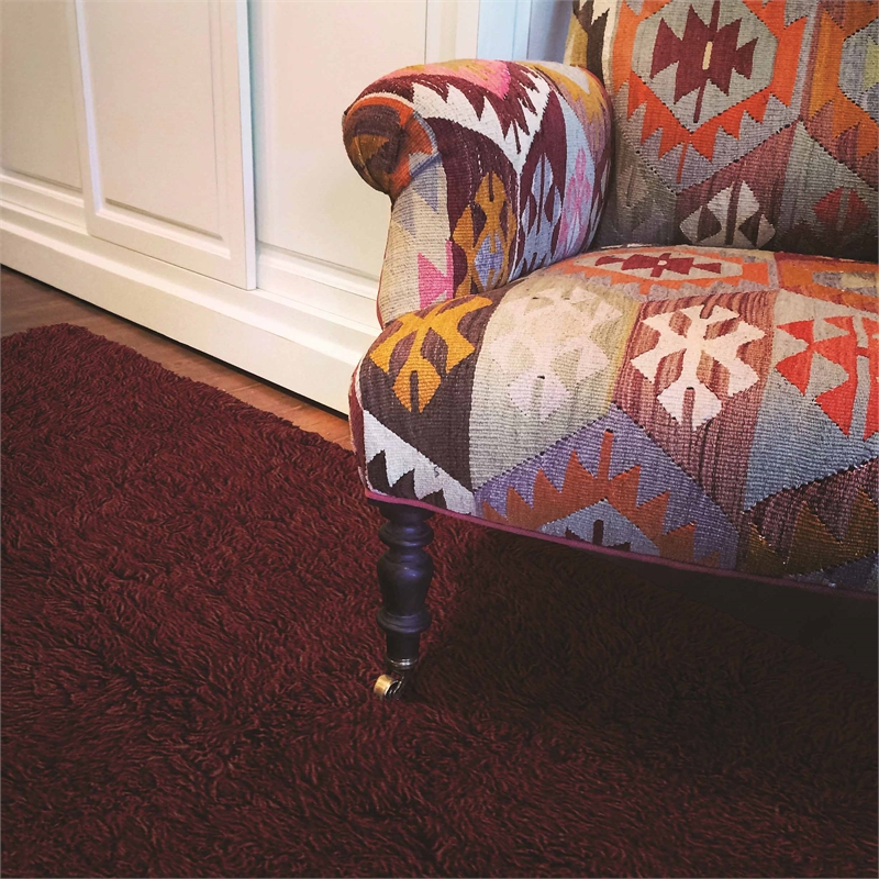 Riverbay Furniture Transitional Flokati Hand Woven Wool 5'x8' Rug in Red