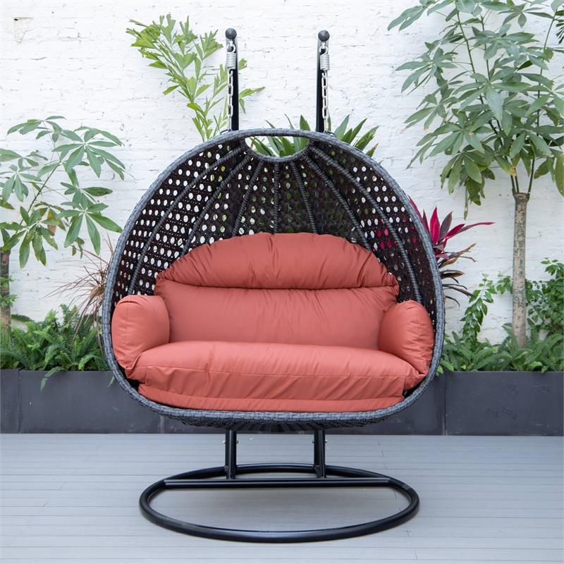 LeisureMod Mendoza Charcoal Wicker Patio Double Swing Chair in Cherry
