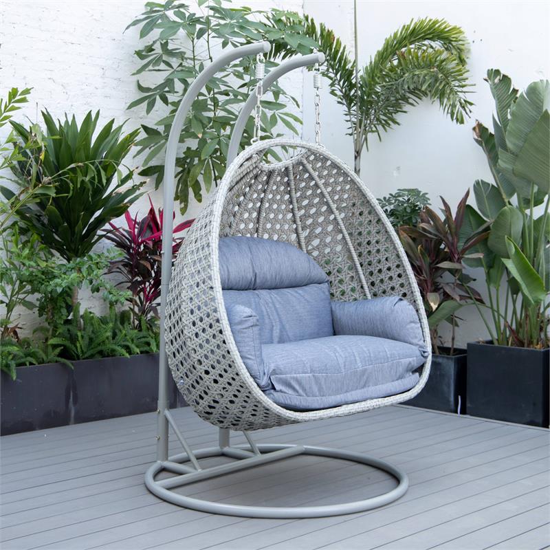 LeisureMod Mendoza Light Gray Wicker Patio Double Swing Chair in Charcoal