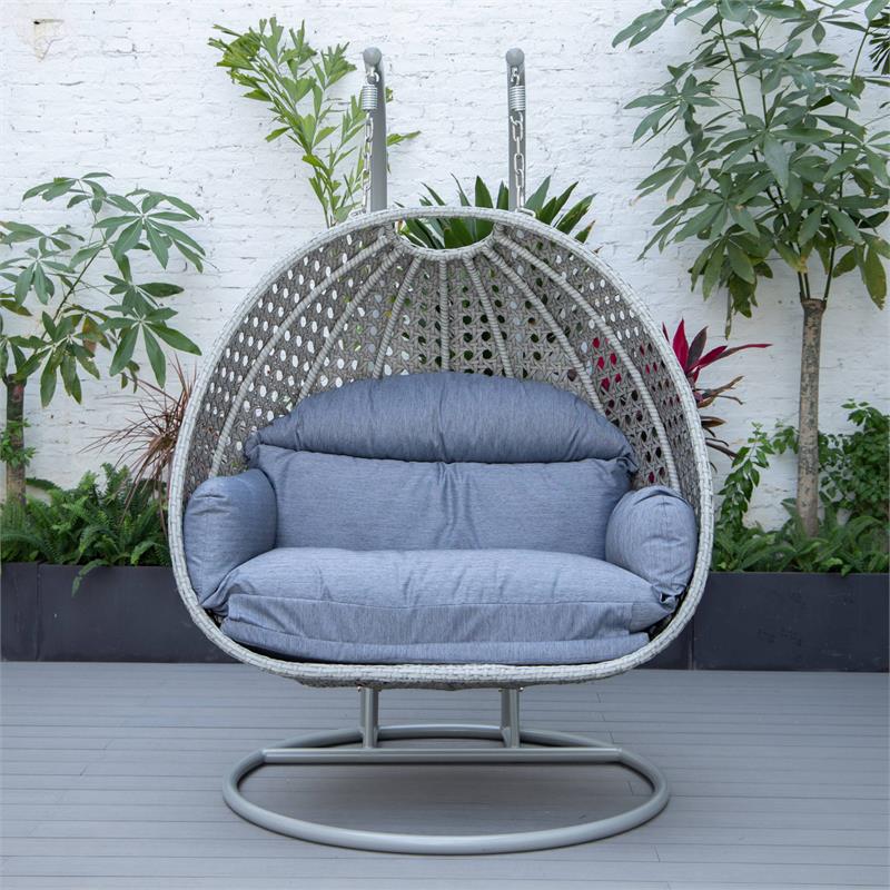 LeisureMod Mendoza Light Gray Wicker Patio Double Swing Chair in Charcoal