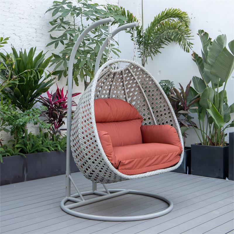 LeisureMod Mendoza Light Gray Wicker Patio Double Swing Chair in Cherry