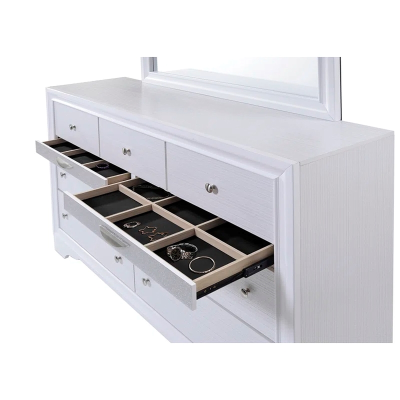 Matrix Traditional Style King 5 PC Storage Bedroom Set in White made with Wood