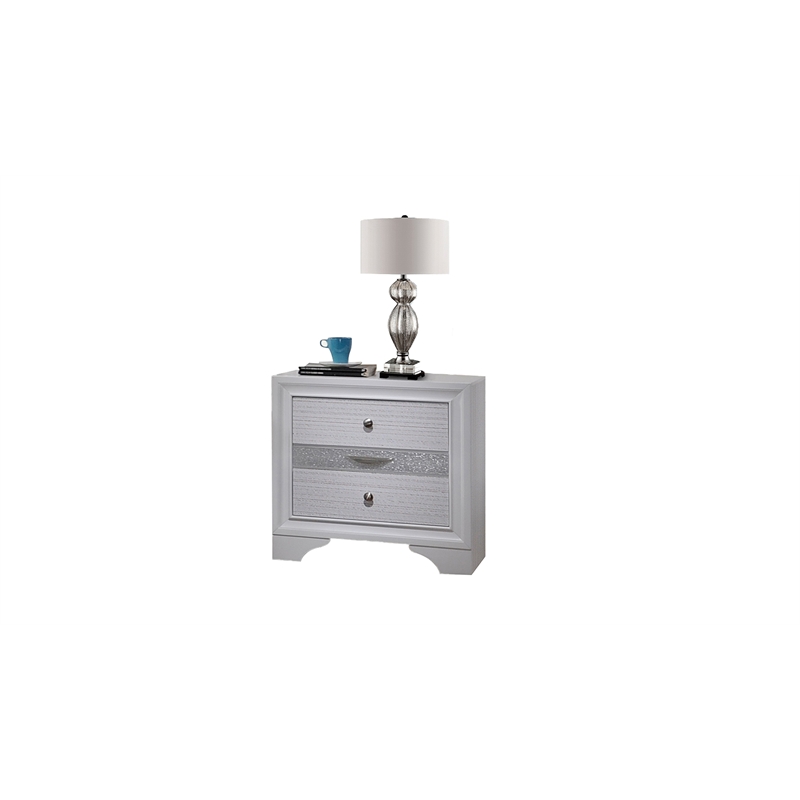 Matrix Traditional Style King 5 PC Storage Bedroom Set in White made with Wood