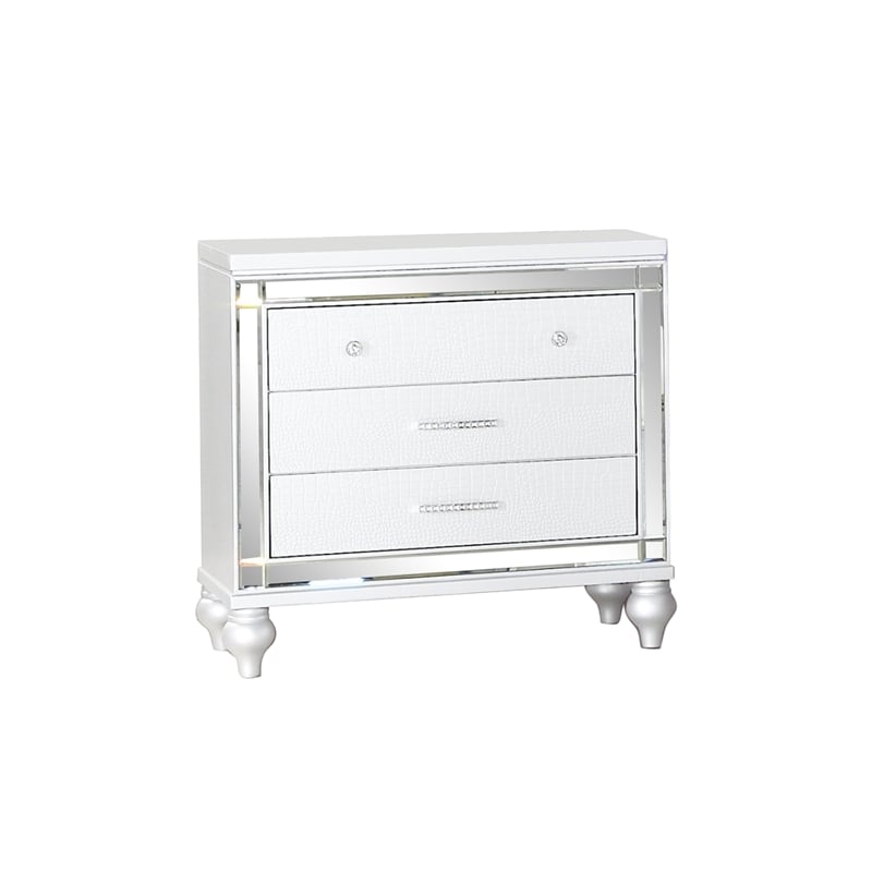 Sterling King 4 PC LED Bedroom set made with wood in White Color