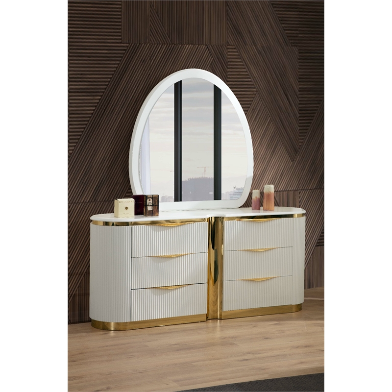 Laura Oval Shaped Mirror made with Wood in White Frame