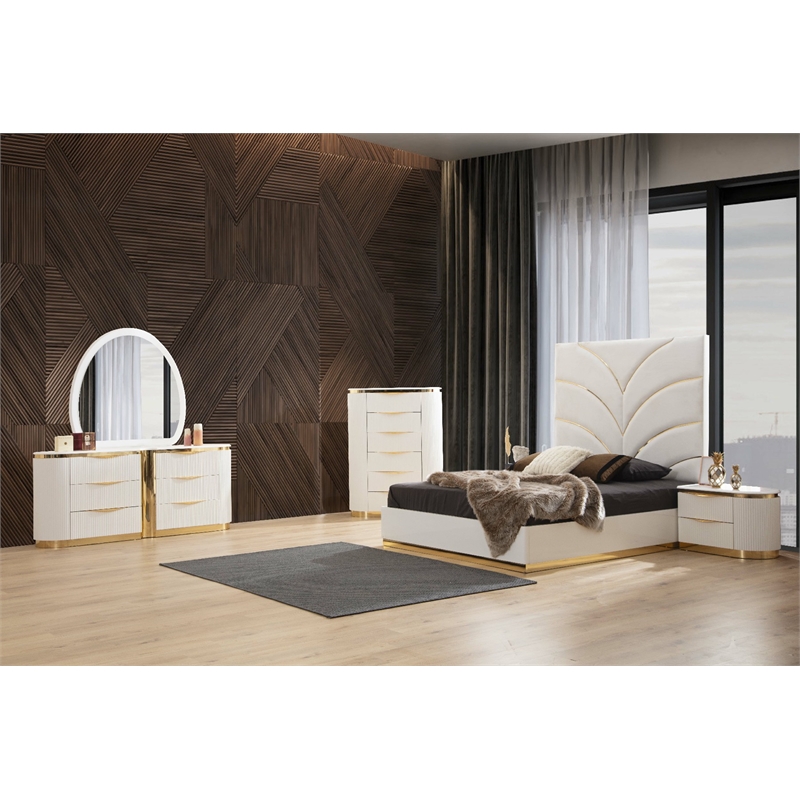 Laura Oval Shaped Mirror made with Wood in White Frame