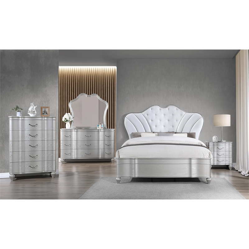 Landmark Traditional Style 5-Drawer Chest Made With Wood in Silver color