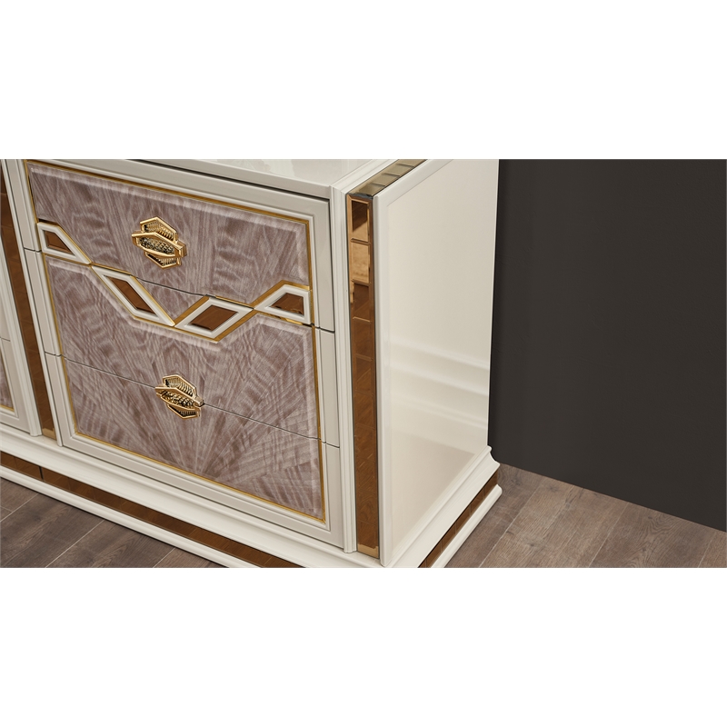 Omary Traditional Style king 5Pc Bedroom Set made with Wood in Beige
