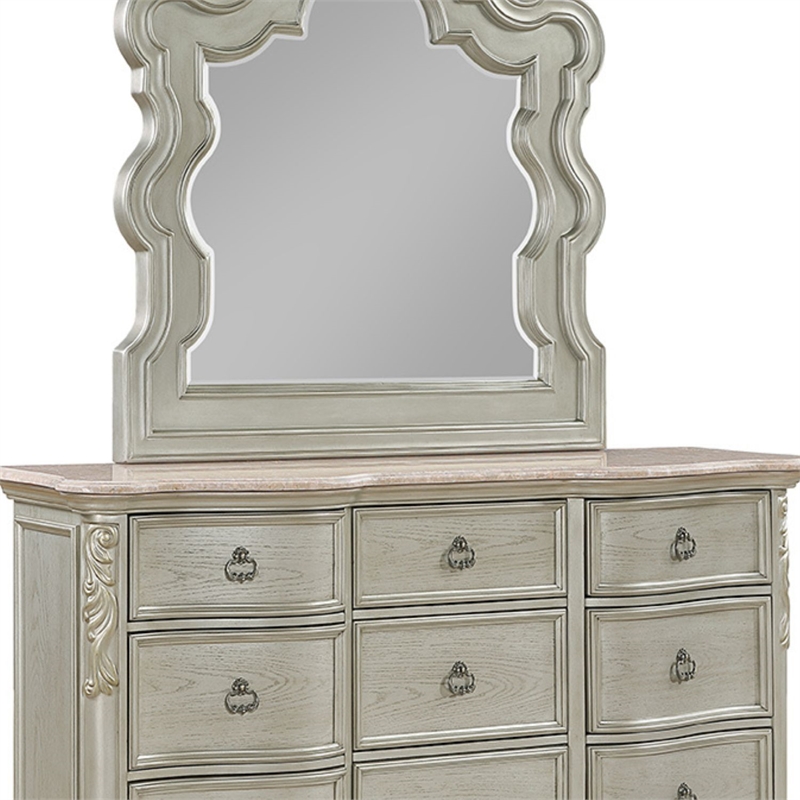Bella Traditional Style Queen 5 PC Bedroom Set made with Wood in Champagne
