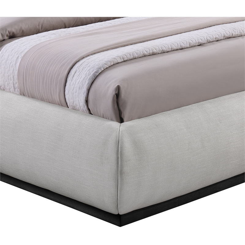 Meridian Furniture Vaughn Grey Chenille Fabric Queen Bed