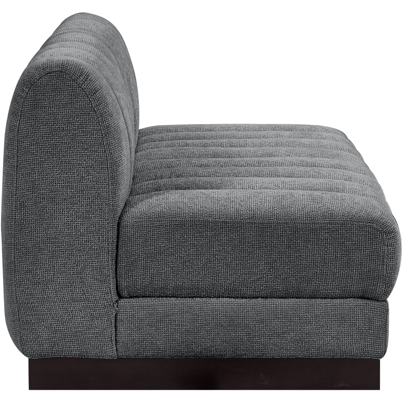 Meridian Furniture Quinn 64