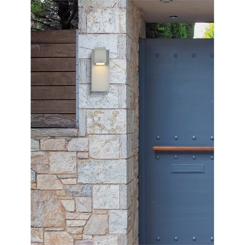Living District Raine 1-Light Modern Style Aluminum LED Wall Sconce - Silver