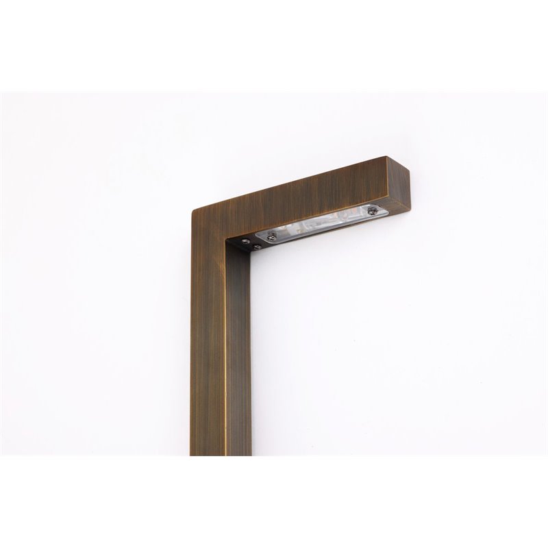 Elitco Lighting Aera Traditional Cast Brass Linear Path Light in Brass