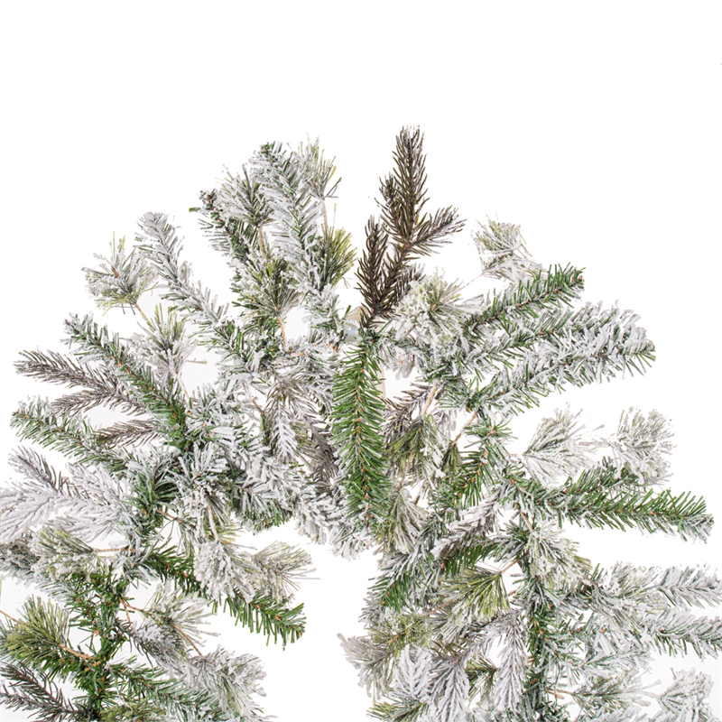 Vickerman 9' Kiana Artificial Christmas Garland in Flocked White/Green