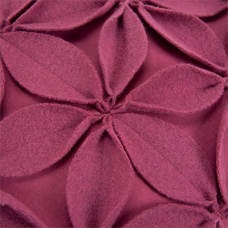 Rizzy Home Botanical Petals 18