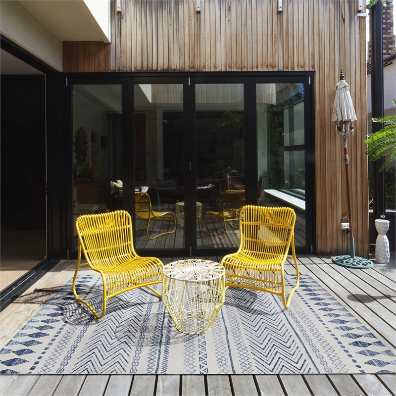 Afuera Living Indoor Outdoor Machine Skip Area 7'x9' Rug in Ivory and Blue