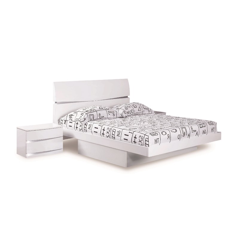 Titan Furnishings Grand 4-Piece Wood California King Bedroom Set in White