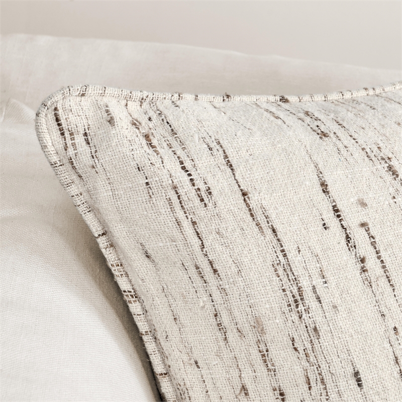 Kosas Home Tavi 22x22