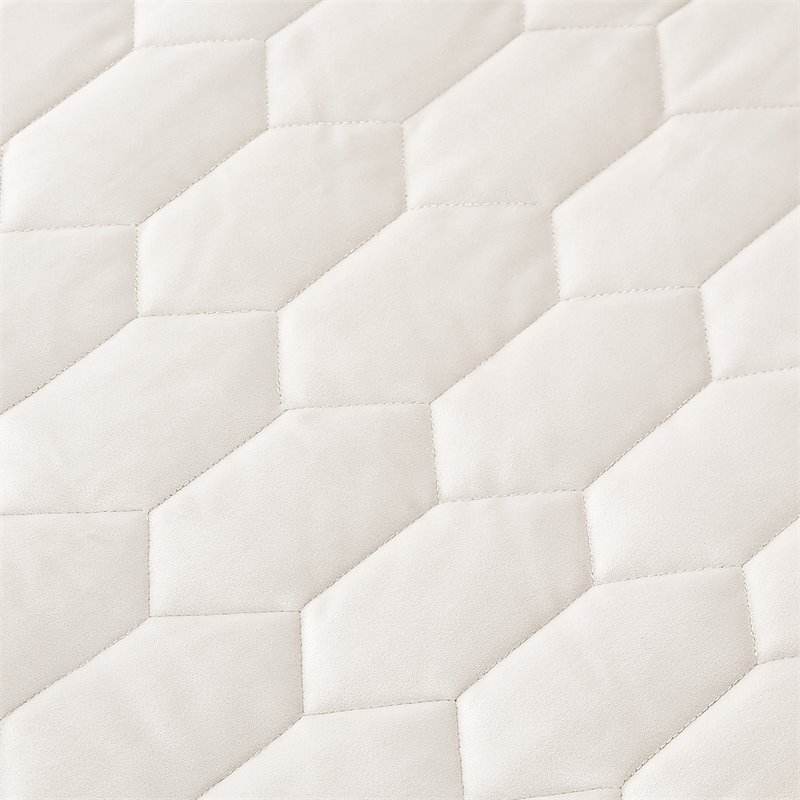 Michael Amini Niagara 4-piece Diamond Fabric King Quilt Set in Tan/Sand