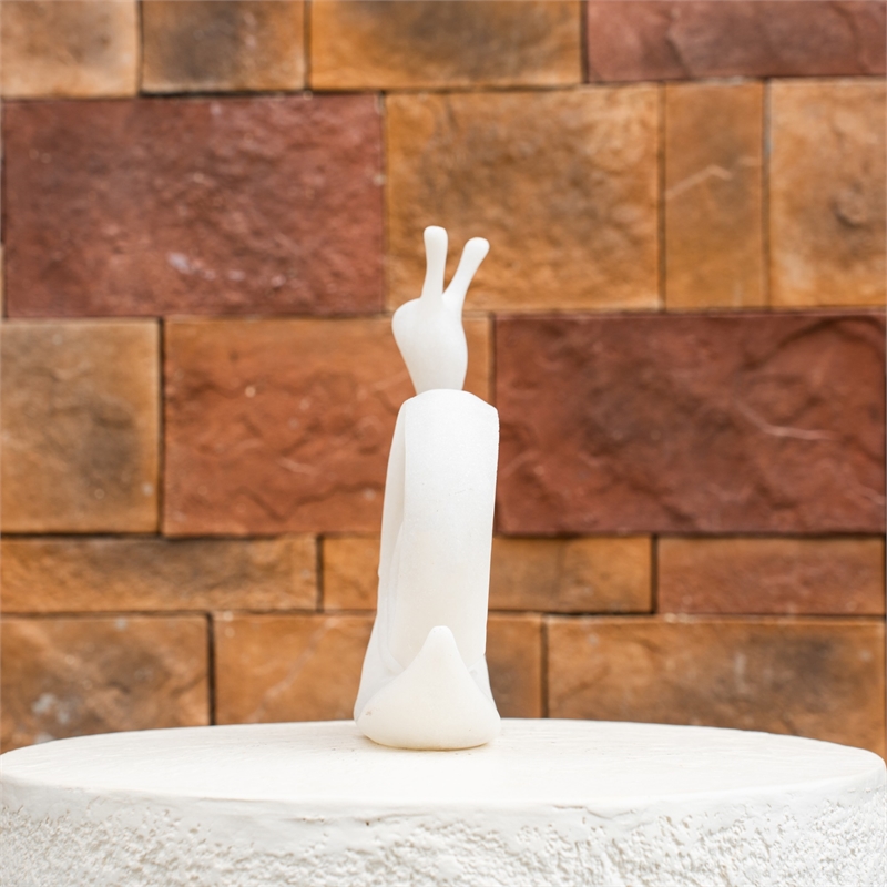 White Sandstone Effect Resin Snail Statue Garden Decor Sculpture