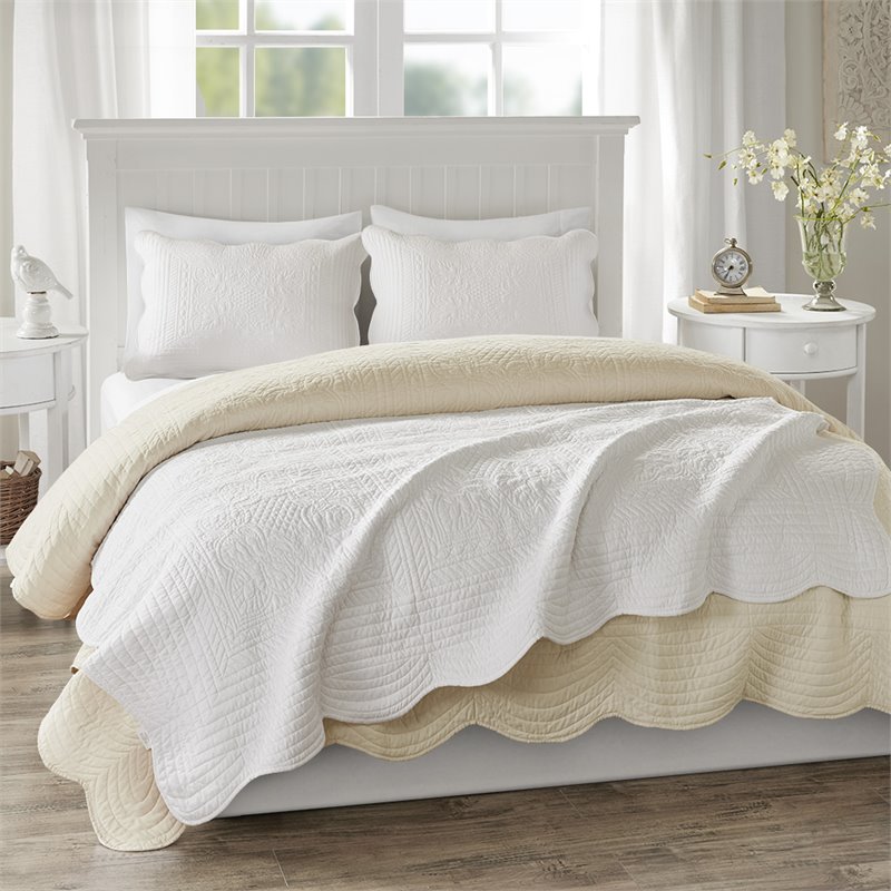 Madison Park Fabric Oversized Quilted Throw with Scalloped Edges in White