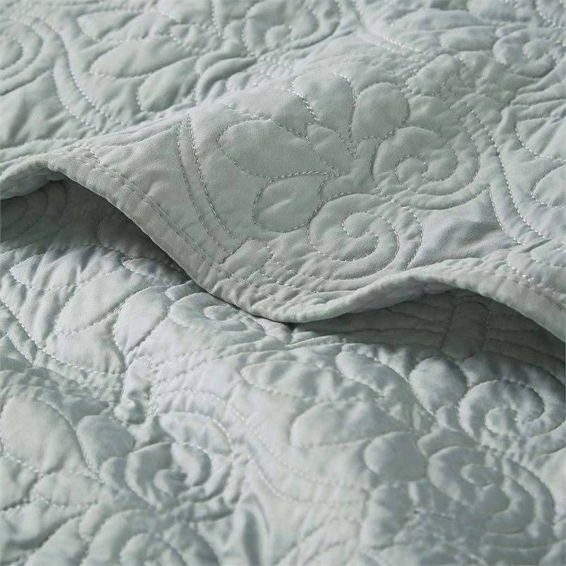 Madison Park 100 Percent Polyester Microfiber Oversized Quilted Throw in Green