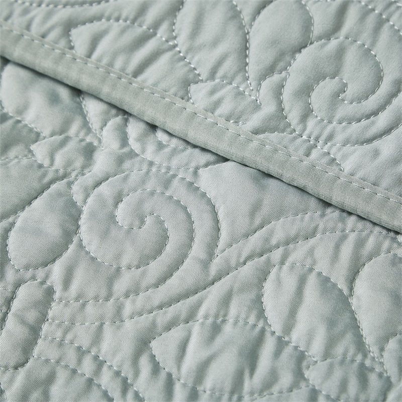 Madison Park 100 Percent Polyester Microfiber Oversized Quilted Throw in Green