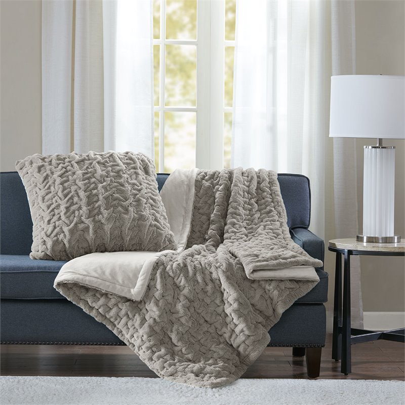 Madison Park 100 Percent Polyester Solid Long Fur Throw in Aqua Blue