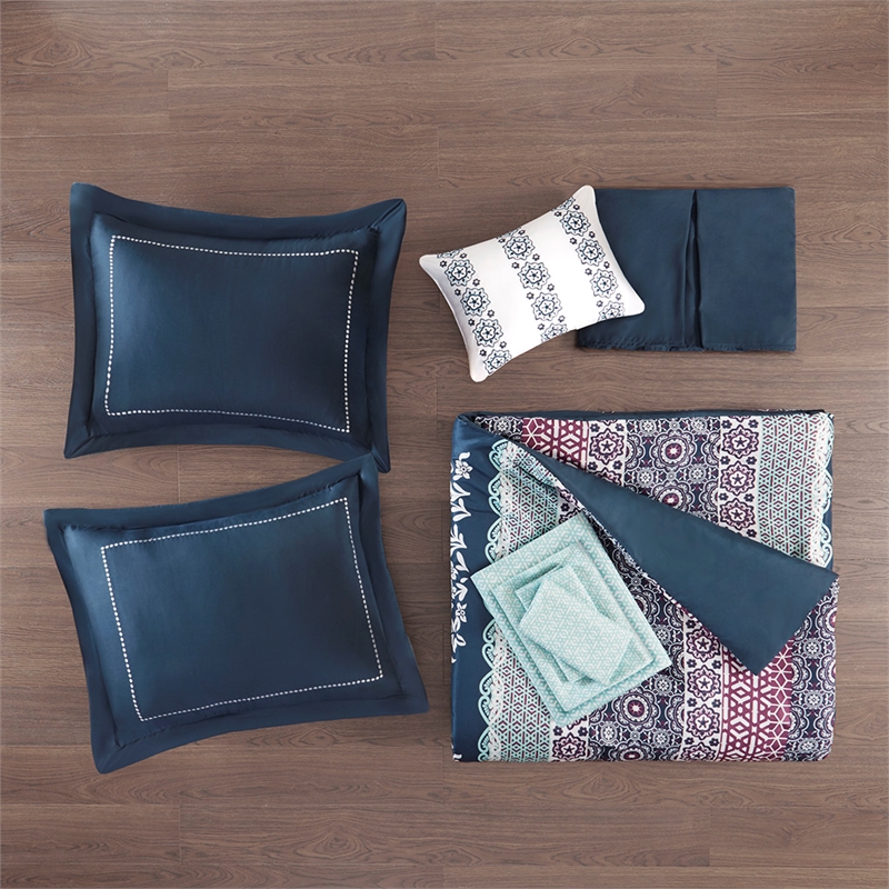 Intelligent Design Loretta Boho Comforter Set with Bed Sheets in Navy