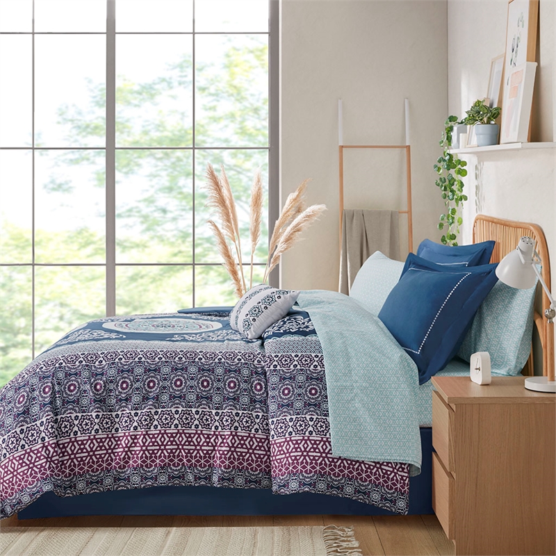 Intelligent Design Loretta Boho Comforter Set with Bed Sheets in Navy