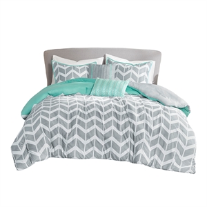 Intelligent Design Nadia Comforter Set in Aqua