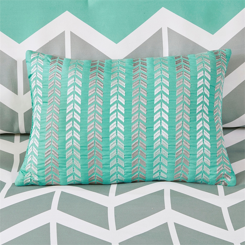 Intelligent Design Nadia Comforter Set in Aqua