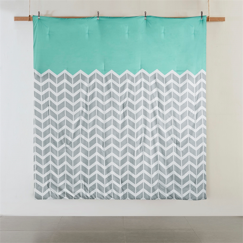 Intelligent Design Nadia Comforter Set in Aqua