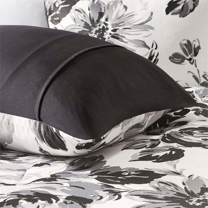 Intelligent Design Dorsey Floral Print Full/Queen Comforter Set in Black/White