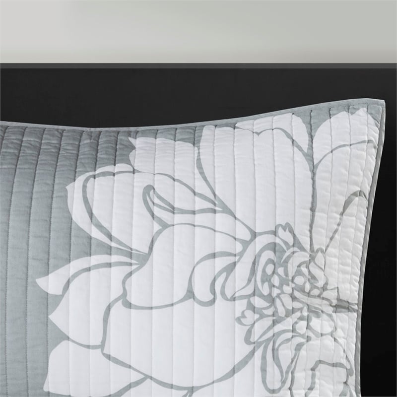 Madison Park Lola 6-Piece Cotton Quilt Set with Throw Pillows in Gray/Blush